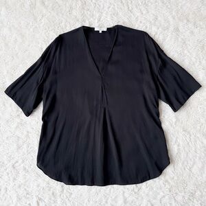 VINCE Woman Black Silk Relax Fit V-Neck Blouse SMALL Luxury Contemporary Classic